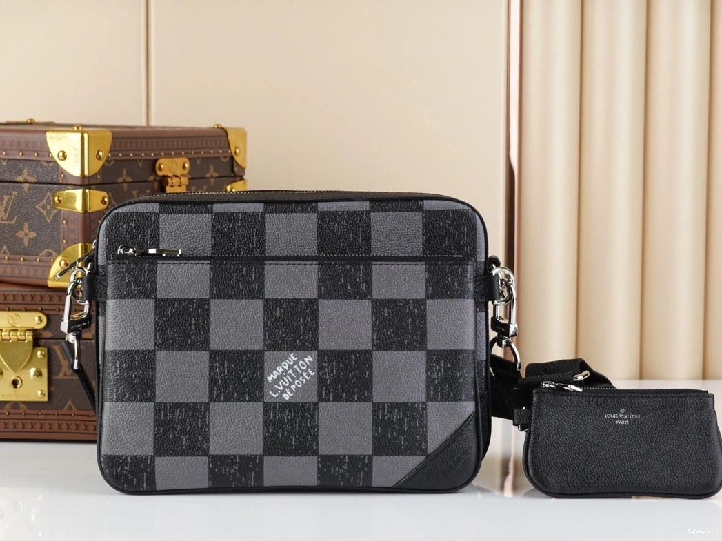 VUITTON LOUIS MESSENGER TRIO 0720